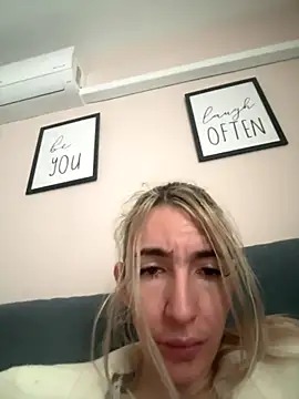 BarbieBlondieGirl's cam snapshot