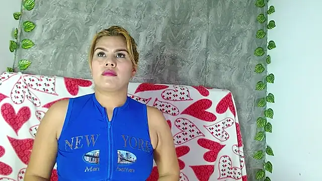 akamilasweetcm101's cam snapshot