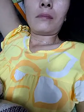 Baby-sexytits18's cam snapshot