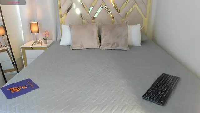 whitneyhot's cam snapshot