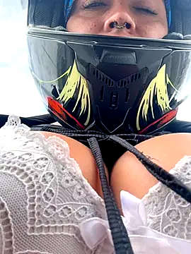 -Mia1's cam snapshot