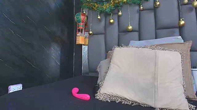 _MiaBrown_'s cam snapshot