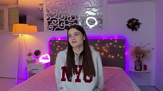 LuisaClover's cam snapshot