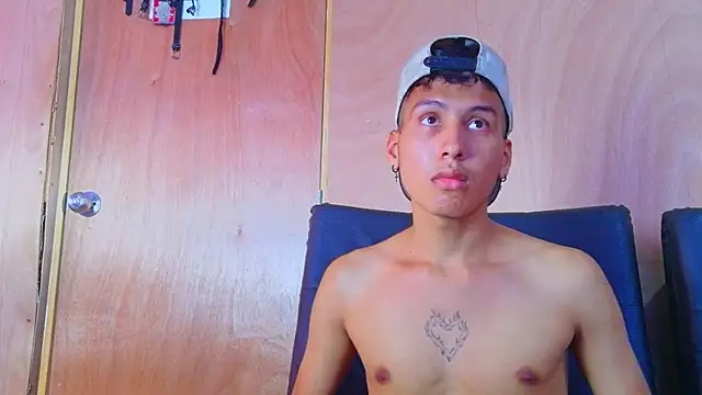 spicy_adonhis live sex cam