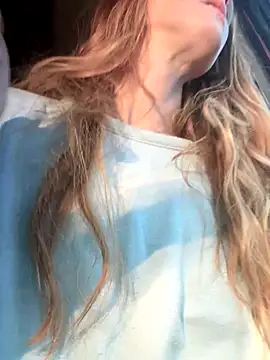 GoldenFlameGoddess live sex cam