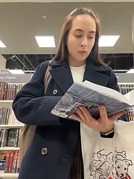 Holly_Play live sex cam