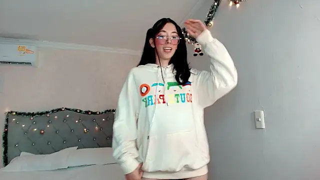 emmalove_doll's cam snapshot