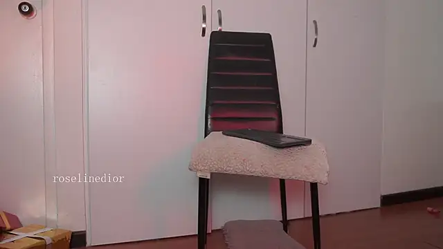 roselinedior live sex cam