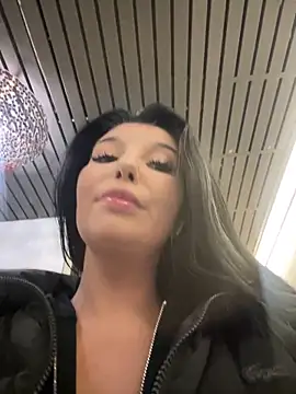 Tisha_Busty live sex cam