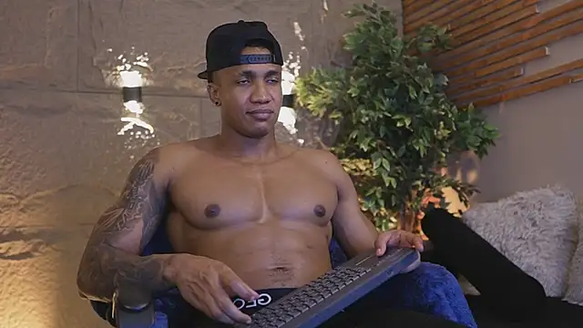 Logan_Varela live sex cam