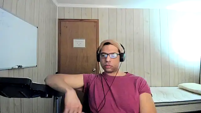 NaturalBeautyQueen live sex cam