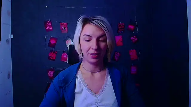 Lana_Foxyy's cam snapshot