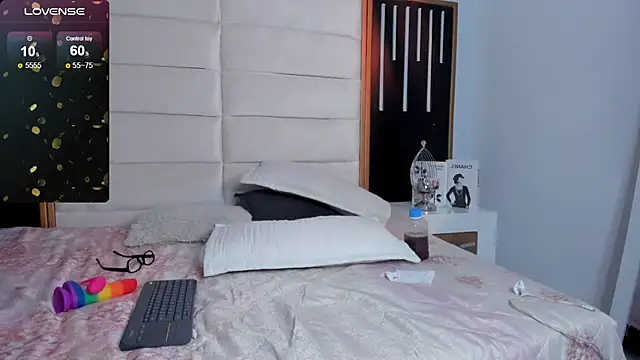 JuliMonroe19's cam snapshot