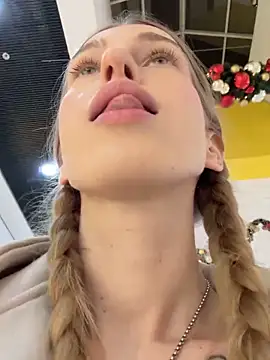 kira_mia live sex cam