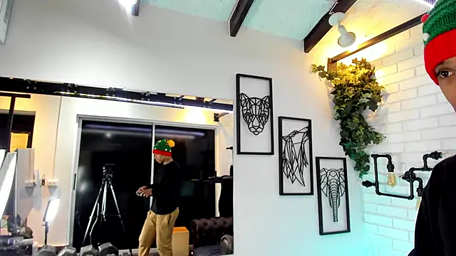 ItaloMoore live sex cam