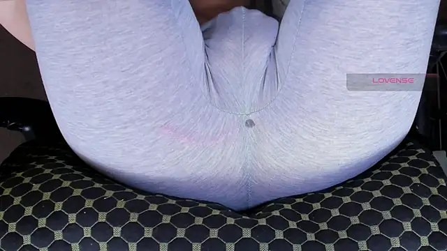 Cameltoe_squirt_inPants's cam snapshot