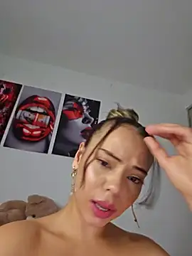 Antonella2_m's cam snapshot