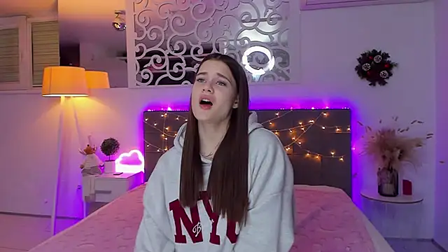 LuisaClover's cam snapshot