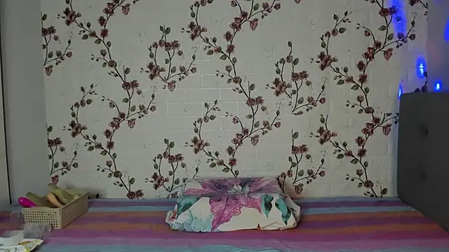 Alisagold90's cam snapshot