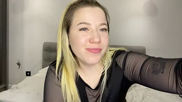 Embersweetbunny's cam snapshot