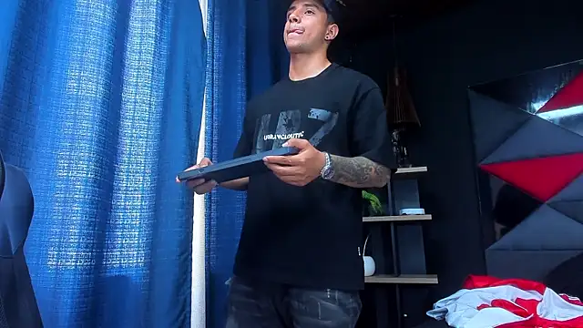 jaze_bradley's cam snapshot