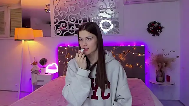 LuisaClover's cam snapshot