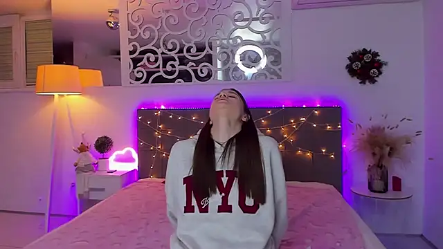 LuisaClover's cam snapshot