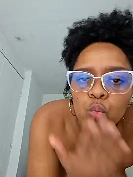 corinastonee's cam snapshot