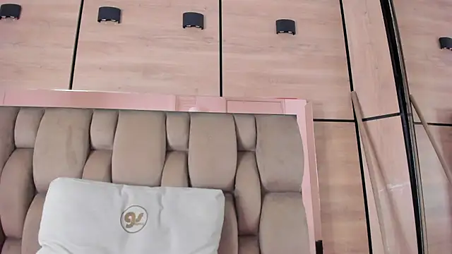 karol_lewiss's cam snapshot