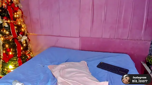 Mia_Luxor's cam snapshot