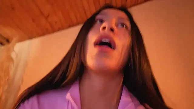 EmiGomez_'s cam snapshot