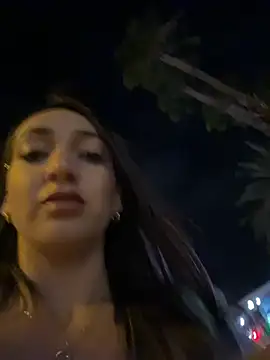 Ninabigtitied's cam snapshot