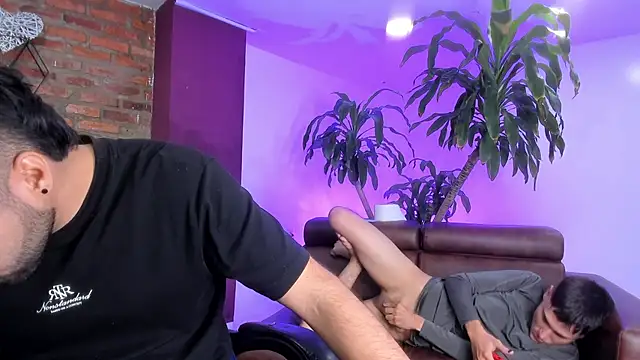 HotThreesoome live sex cam