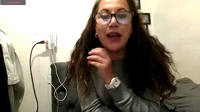 MirandaLatinaLovely's cam snapshot