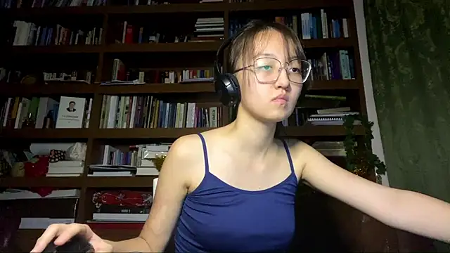 LinaClous's cam snapshot