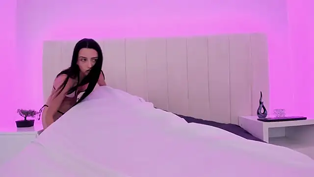 Violetta_cute_'s cam snapshot