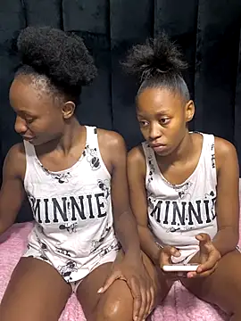 LonelyQueenxx25 live sex cam