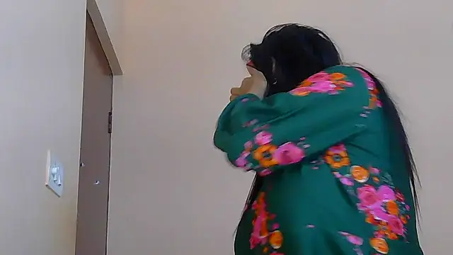 Cute-Simmi69 live sex cam