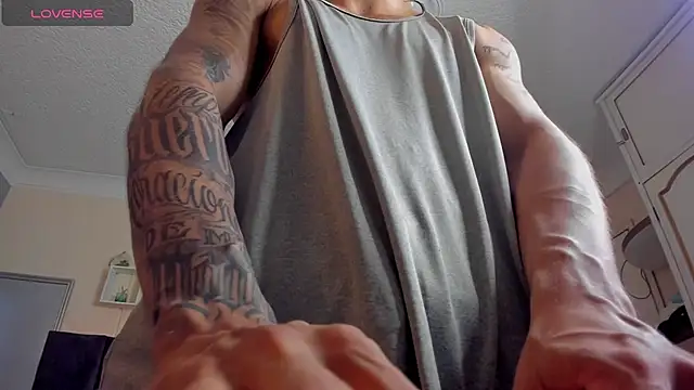 Leo_santoro live sex cam