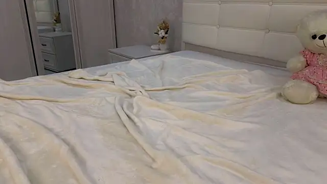 YvonneShames's cam snapshot