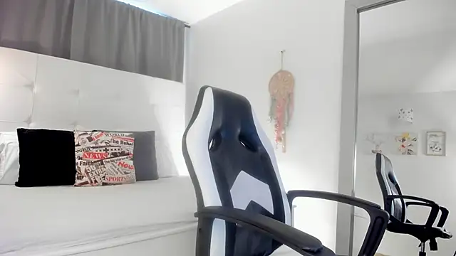 liaa_moretti_'s cam snapshot