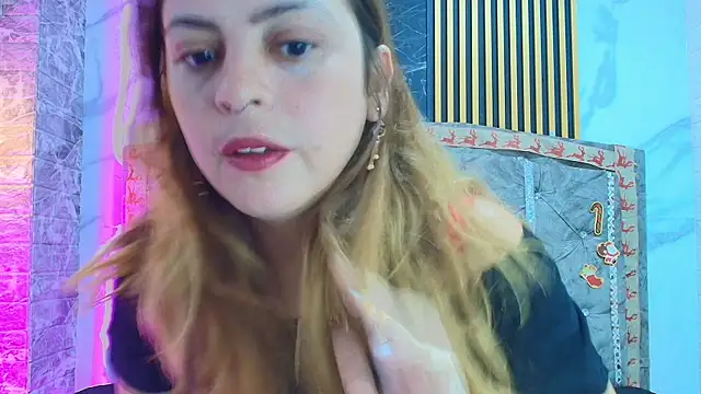 AngieLuxx_'s cam snapshot