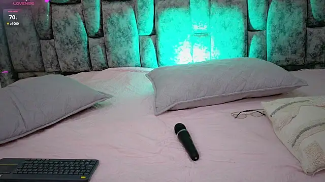 R3d_Moonss__'s cam snapshot