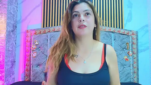 AngieLuxx_'s cam snapshot