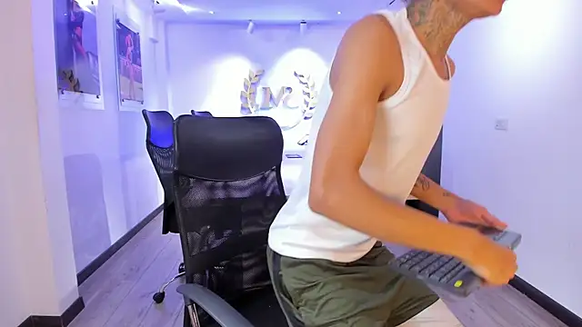 GaelCarter's cam snapshot