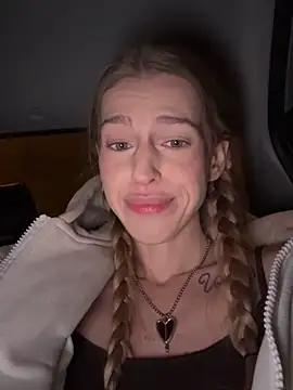 kira_mia live sex cam