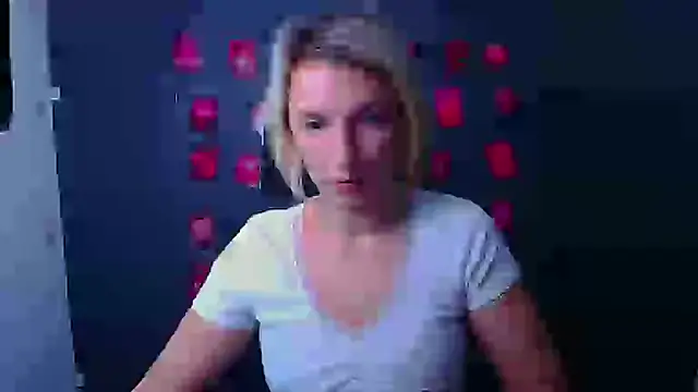 Lana_Foxyy's cam snapshot