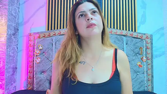 AngieLuxx_'s cam snapshot