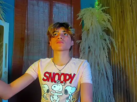 Leo_Glow live sex cam