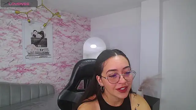 miss_andreaa_t's cam snapshot